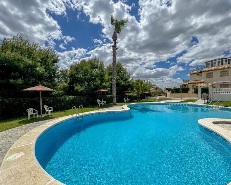 2 bedroom Villa for sale in Playa Flamenca with pool - € 209,000 (Ref: 9862435)