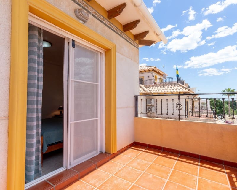 2 bedroom Villa for sale in Playa Flamenca with pool - € 209,000 (Ref: 9862435)