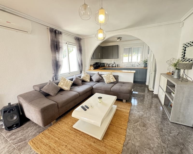 2 sovrum Villa till salu i Villamartin med pool - 299 995 € (Ref: 9862438)