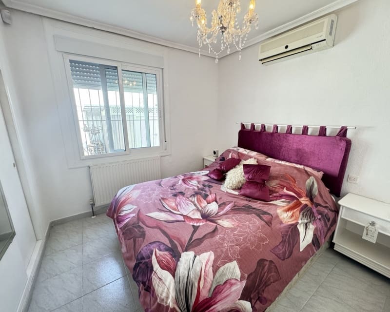 2 sovrum Villa till salu i Villamartin med pool - 299 995 € (Ref: 9862438)