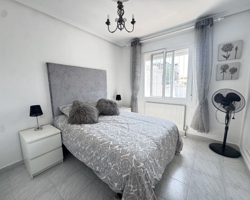 2 sovrum Villa till salu i Villamartin med pool - 299 995 € (Ref: 9862438)