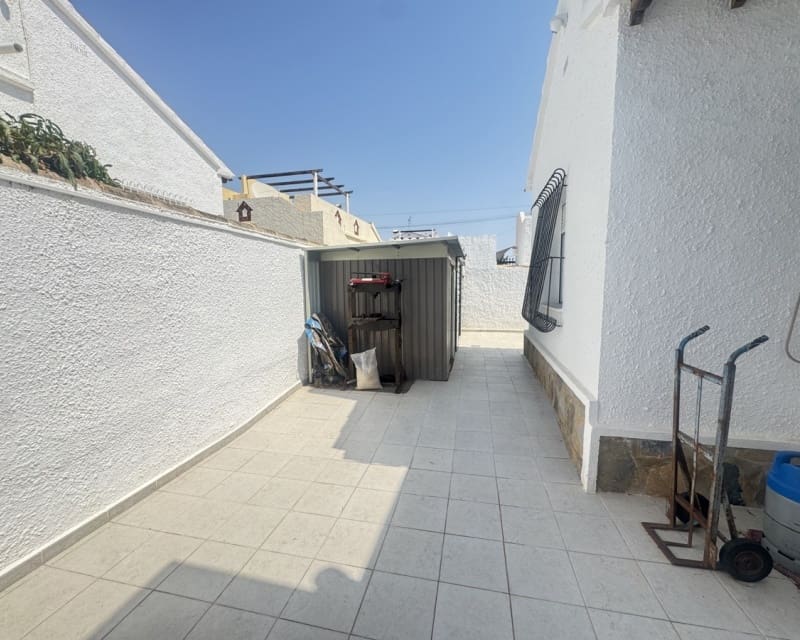 2 sovrum Villa till salu i Villamartin med pool - 299 995 € (Ref: 9862438)