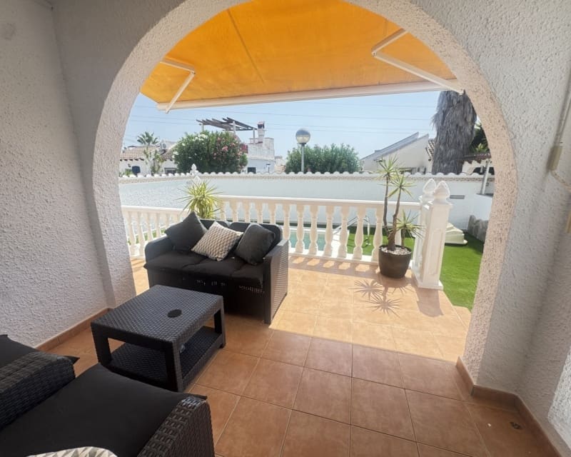 2 sovrum Villa till salu i Villamartin med pool - 299 995 € (Ref: 9862438)