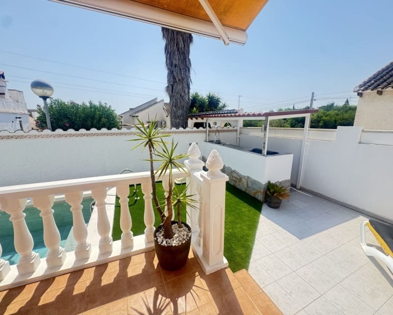 2 sovrum Villa till salu i Villamartin med pool - 299 995 € (Ref: 9862438)