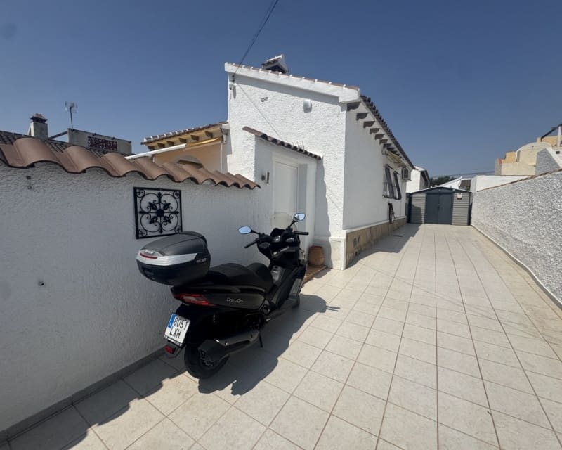 2 sovrum Villa till salu i Villamartin med pool - 299 995 € (Ref: 9862438)