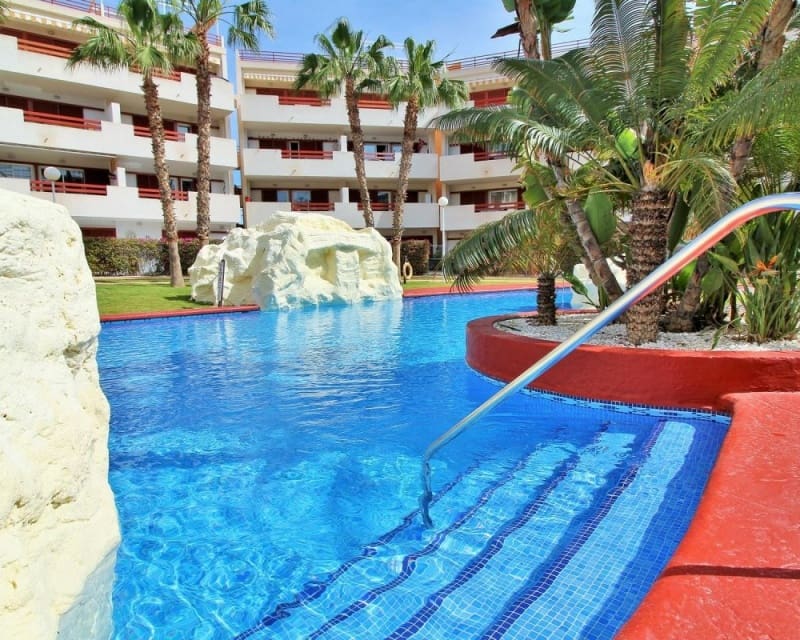 3 soveværelse Lejlighed til salg i Playa Flamenca med swimmingpool - € 225.000 (Ref: 9862439)