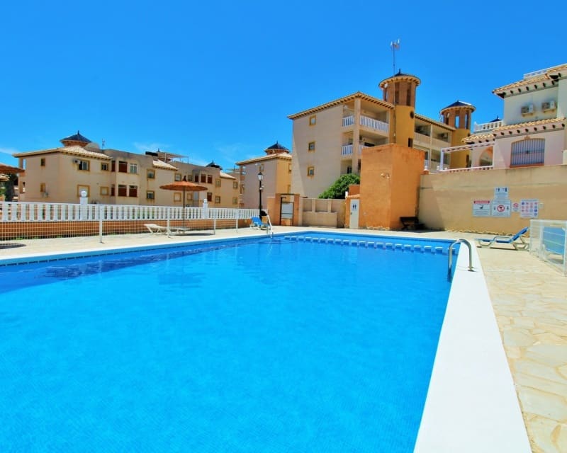 2 soveværelse Villa til salg i Cabo Roig med swimmingpool - € 219.900 (Ref: 9862440)