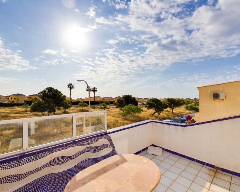 2 bedroom Villa for sale in La Florida - € 186,500 (Ref: 9874343)