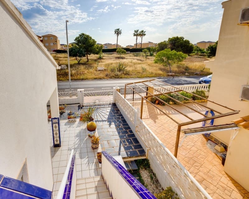 2 bedroom Villa for sale in La Florida - € 186,500 (Ref: 9874343)