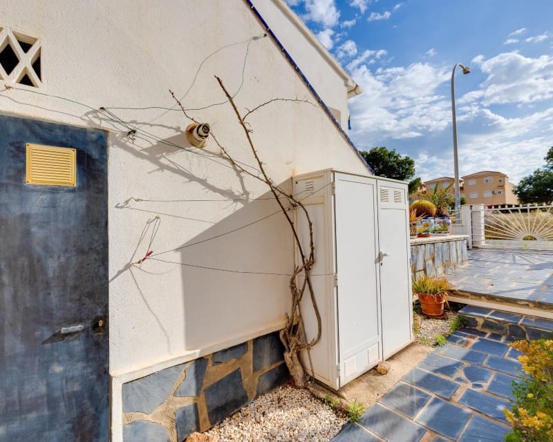 2 bedroom Villa for sale in La Florida - € 186,500 (Ref: 9874343)