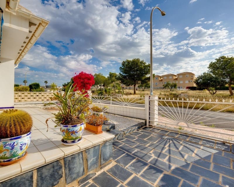 2 bedroom Villa for sale in La Florida - € 186,500 (Ref: 9874343)