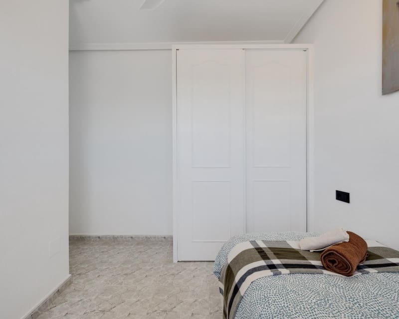 2 soveværelse Lejlighed til salg i La Zenia - € 169.900 (Ref: 9874344)