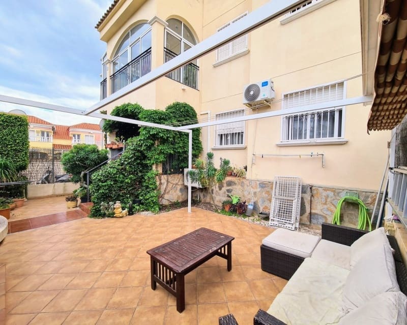 3 soveværelse Lejlighed til salg i Playa Flamenca med swimmingpool - € 194.000 (Ref: 9874345)