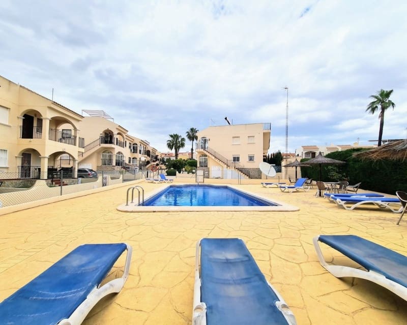 3 soveværelse Lejlighed til salg i Playa Flamenca med swimmingpool - € 194.000 (Ref: 9874345)
