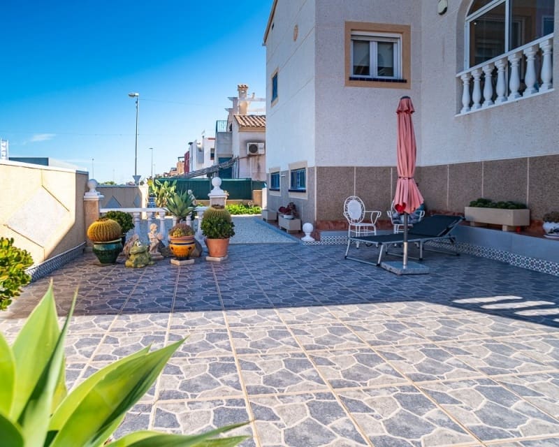 2 slaapkamer Villa te koop in Los Altos met zwembad - € 285.000 (Ref: 9874347)