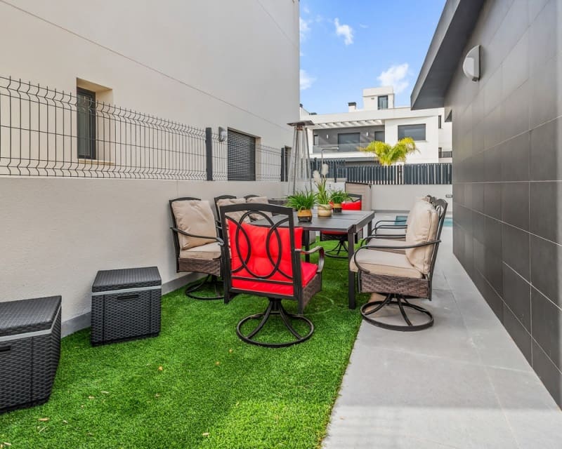 4 soveværelse Villa til salg i Algorfa med swimmingpool - € 565.900 (Ref: 9874352)