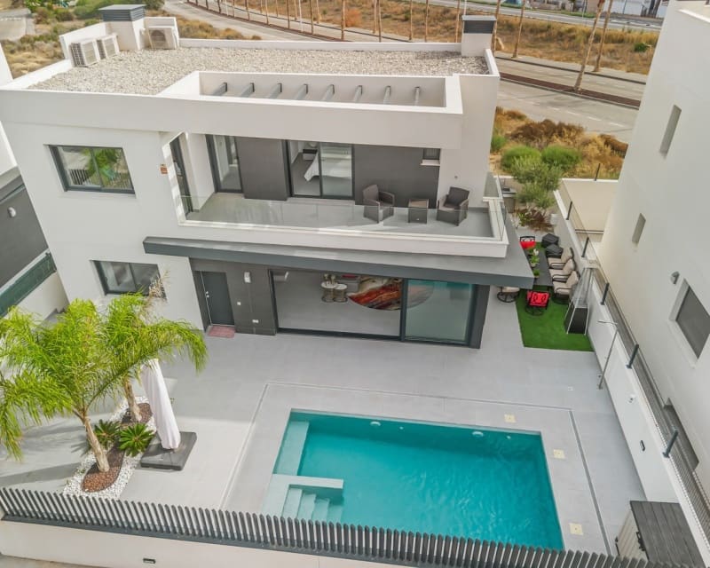 4 soveværelse Villa til salg i Algorfa med swimmingpool - € 565.900 (Ref: 9874352)