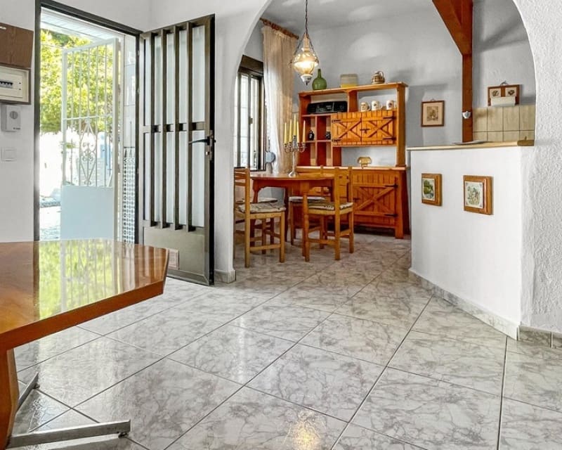 2 bedroom Townhouse for sale in Torrevieja - € 139,900 (Ref: 9874354)