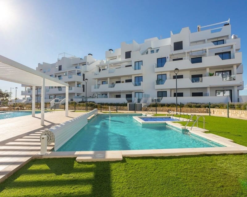 2 soveværelse Lejlighed til salg i Los Alcazares med swimmingpool - € 296.000 (Ref: 9874356)