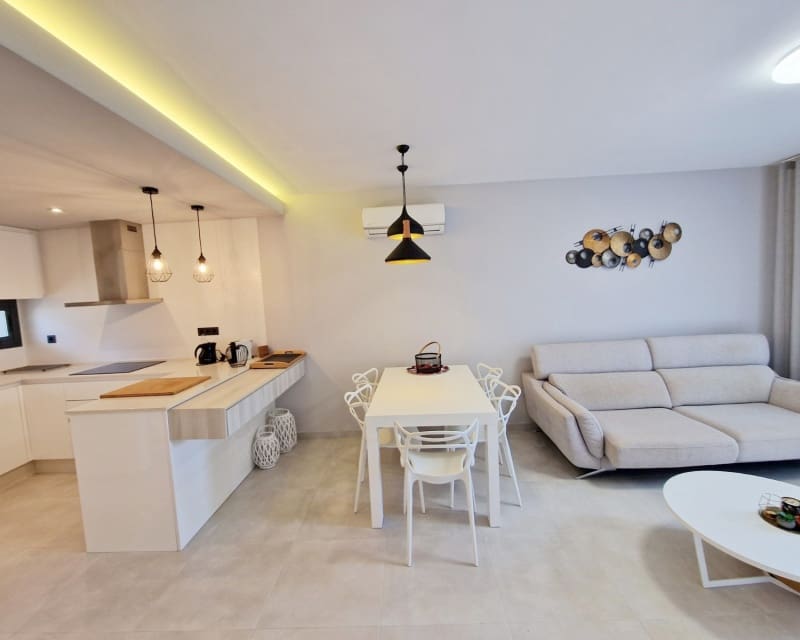 3 soveværelse Lejlighed til salg i El Raso med swimmingpool - € 309.950 (Ref: 9874359)