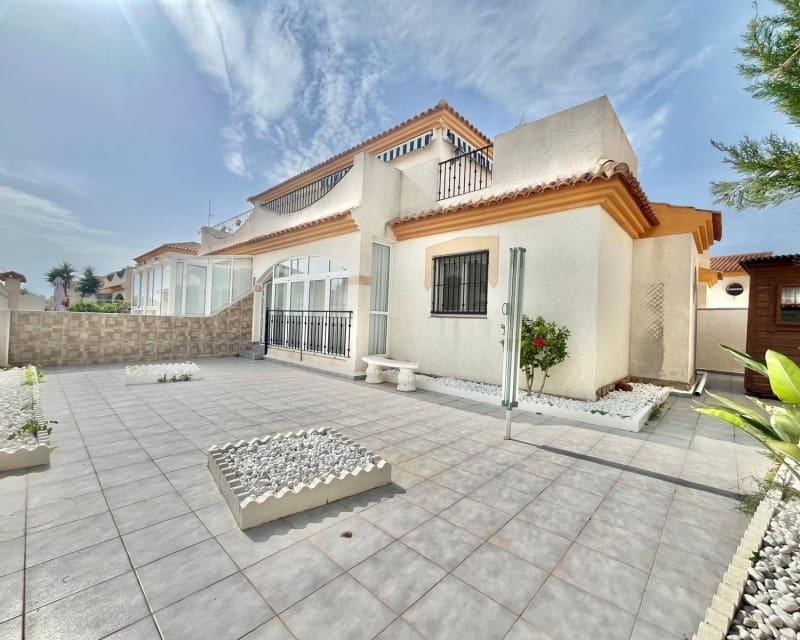 3 bedroom Villa for sale in Playa Flamenca with pool - € 229,000 (Ref: 9874363)