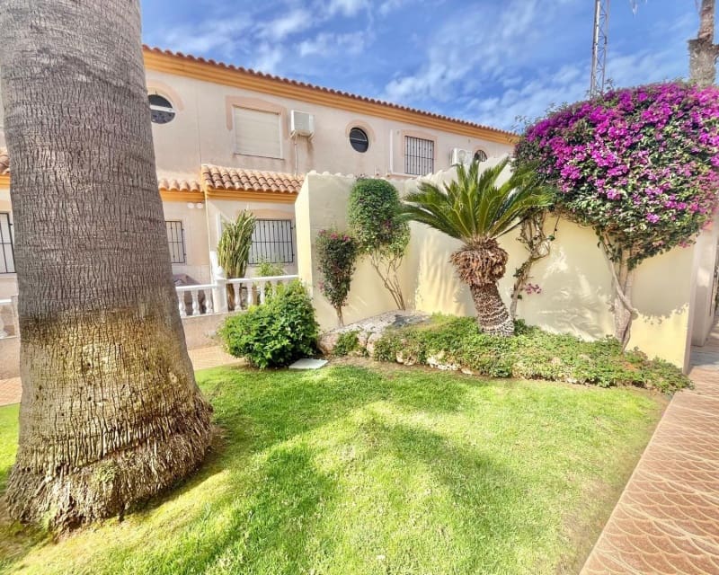 3 bedroom Villa for sale in Playa Flamenca with pool - € 229,000 (Ref: 9874363)