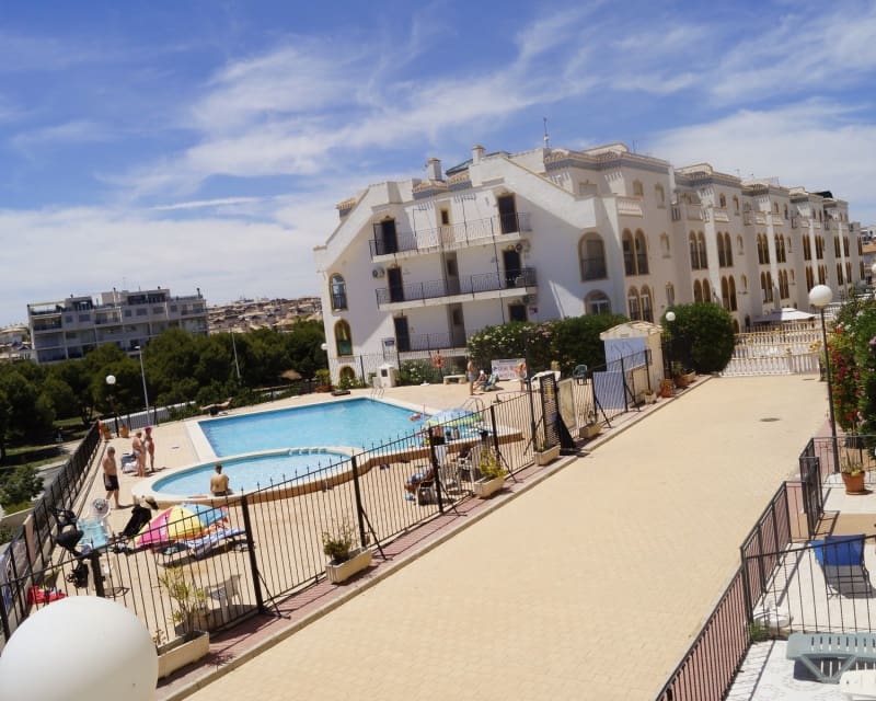 Apartamento de 2 habitaciones en La Zenia en venta con piscina - 169.950 € (Ref: 9874365)