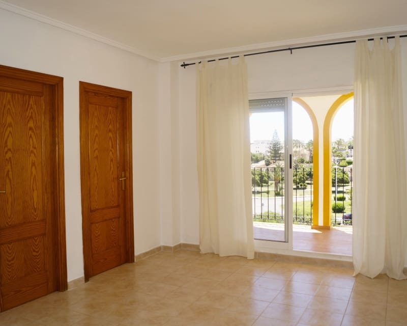 Apartamento de 2 habitaciones en La Zenia en venta con piscina - 169.950 € (Ref: 9874365)