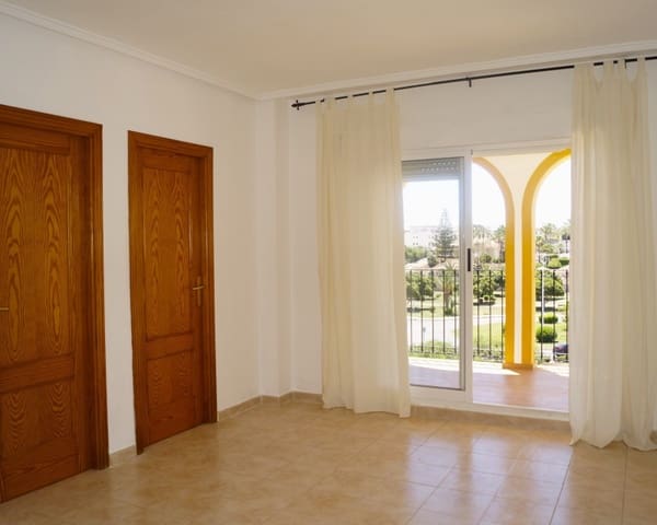 Apartamento de 2 habitaciones en La Zenia, Orihuela en venta con piscina - 169.950 € (Ref: 9874365)