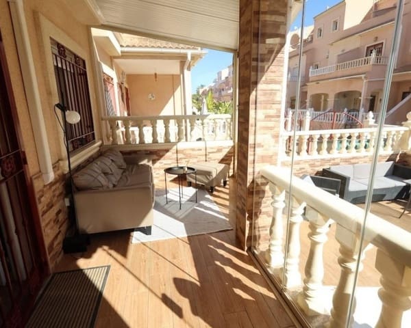 3 soveværelse Byhus til salg i Playa Flamenca, Orihuela med swimmingpool - € 285.000 (Ref: 9874367)