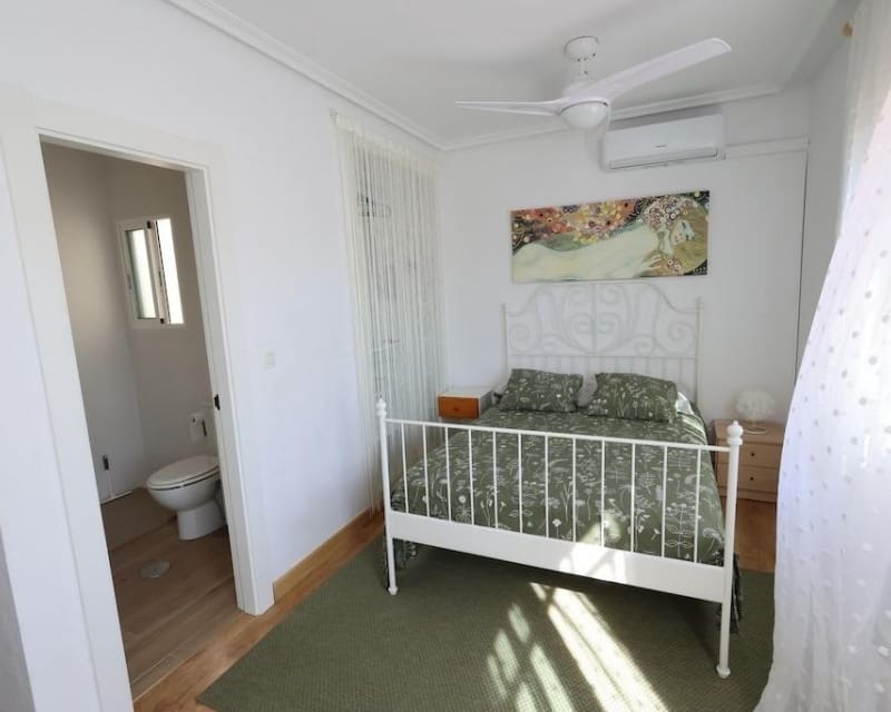 3 soveværelse Byhus til salg i Playa Flamenca med swimmingpool - € 285.000 (Ref: 9874367)