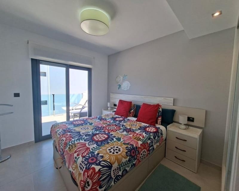 2 bedroom Apartment for sale in Guardamar del Segura with pool - € 249,500 (Ref: 9875289)
