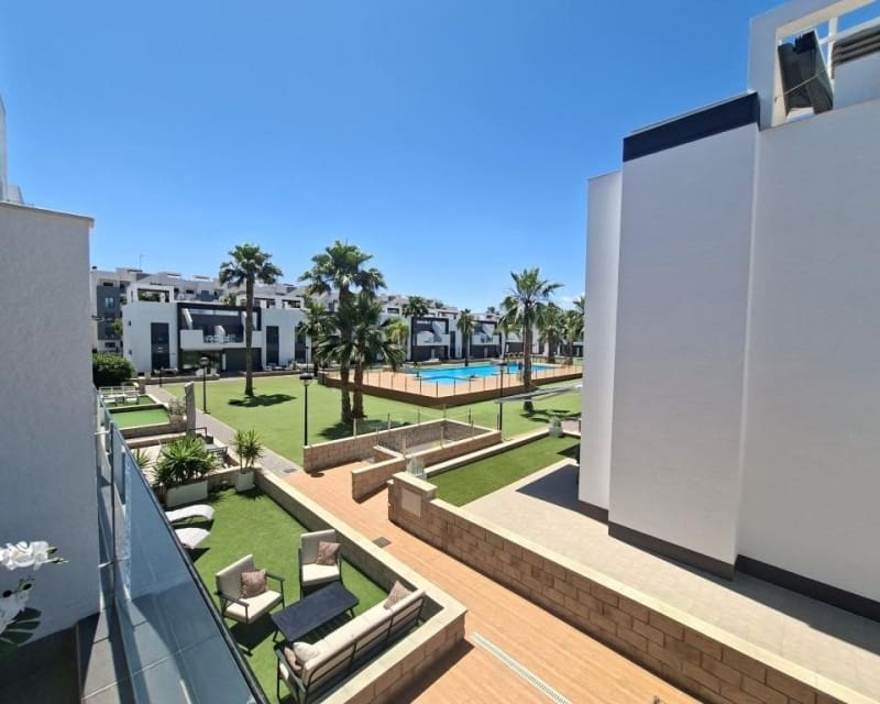 2 bedroom Apartment for sale in Guardamar del Segura with pool - € 249,500 (Ref: 9875289)