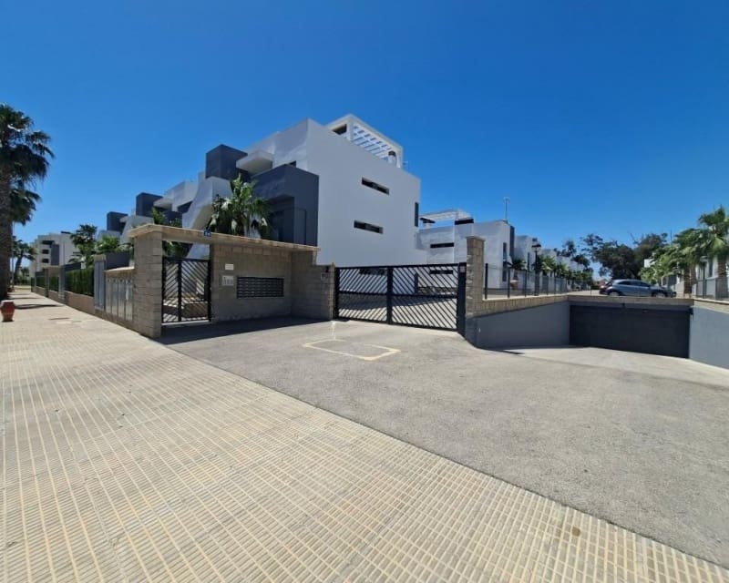 2 bedroom Apartment for sale in Guardamar del Segura with pool - € 249,500 (Ref: 9875289)