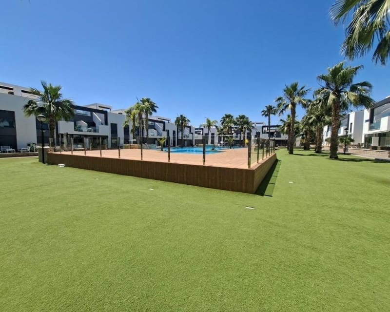 2 bedroom Apartment for sale in Guardamar del Segura with pool - € 249,500 (Ref: 9875289)