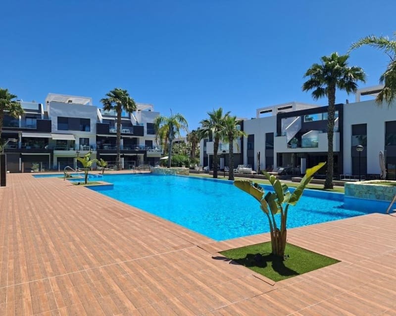 2 bedroom Apartment for sale in Guardamar del Segura with pool - € 249,500 (Ref: 9875289)