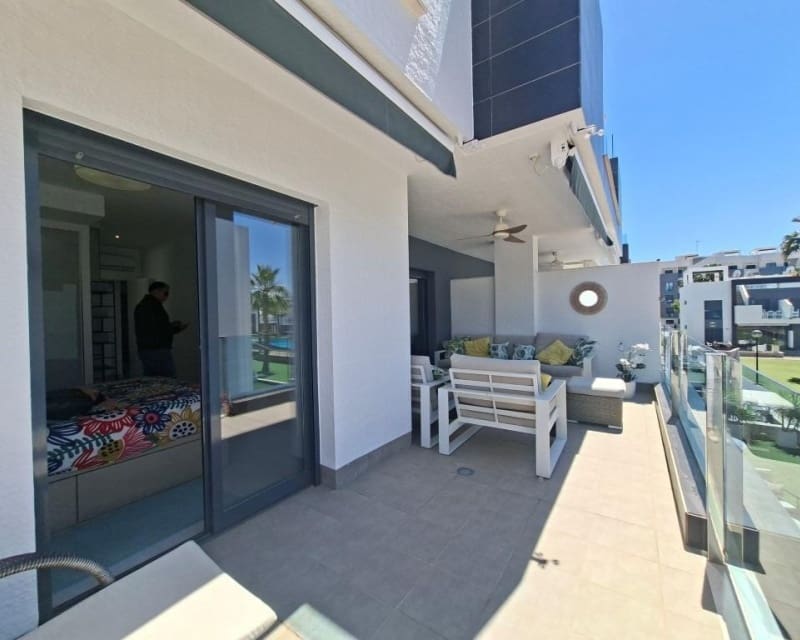2 bedroom Apartment for sale in Guardamar del Segura with pool - € 249,500 (Ref: 9875289)
