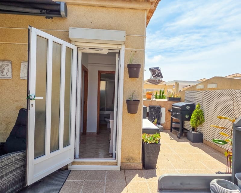 2 makuuhuone Huvila myytävänä paikassa Los Balcones mukana uima-altaan - 218 500 € (Ref: 9875290)