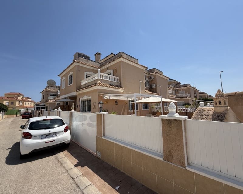 2 bedroom Townhouse for sale in La Zenia with pool - € 269,000 (Ref: 9877433)