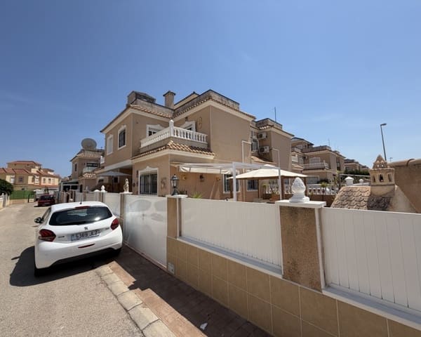 Chalet de 2 habitaciones en La Zenia, Orihuela en venta con piscina - 269.000 € (Ref: 9895476)