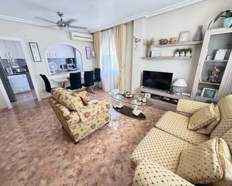 Chalet de 2 habitaciones en La Zenia en venta con piscina - 269.000 € (Ref: 9895476)