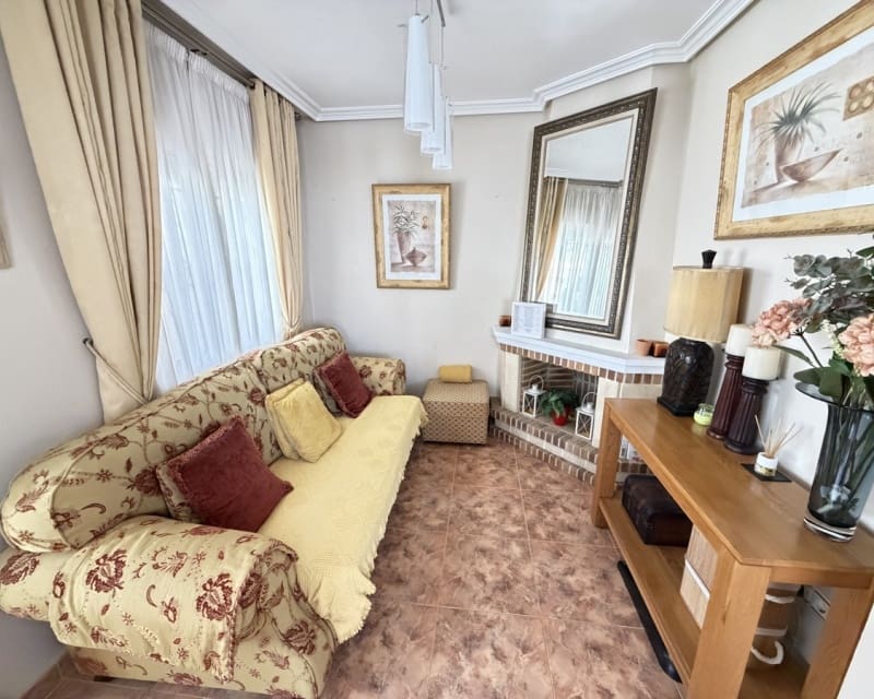 Chalet de 2 habitaciones en La Zenia en venta con piscina - 269.000 € (Ref: 9895476)