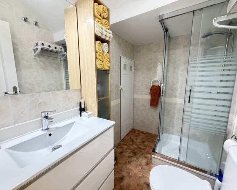 Chalet de 2 habitaciones en La Zenia en venta con piscina - 269.000 € (Ref: 9895476)