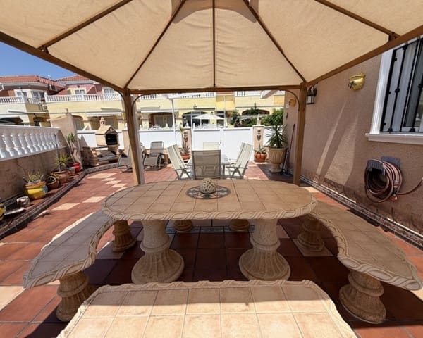 Chalet de 2 habitaciones en La Zenia, Orihuela en venta con piscina - 269.000 € (Ref: 9895476)