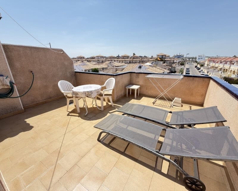Chalet de 2 habitaciones en La Zenia en venta con piscina - 269.000 € (Ref: 9895476)