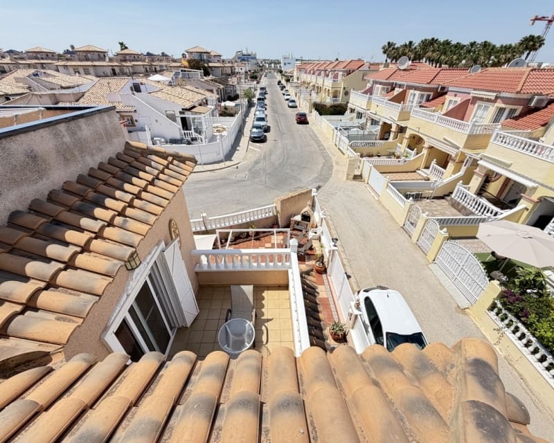 Chalet de 2 habitaciones en La Zenia en venta con piscina - 269.000 € (Ref: 9895476)