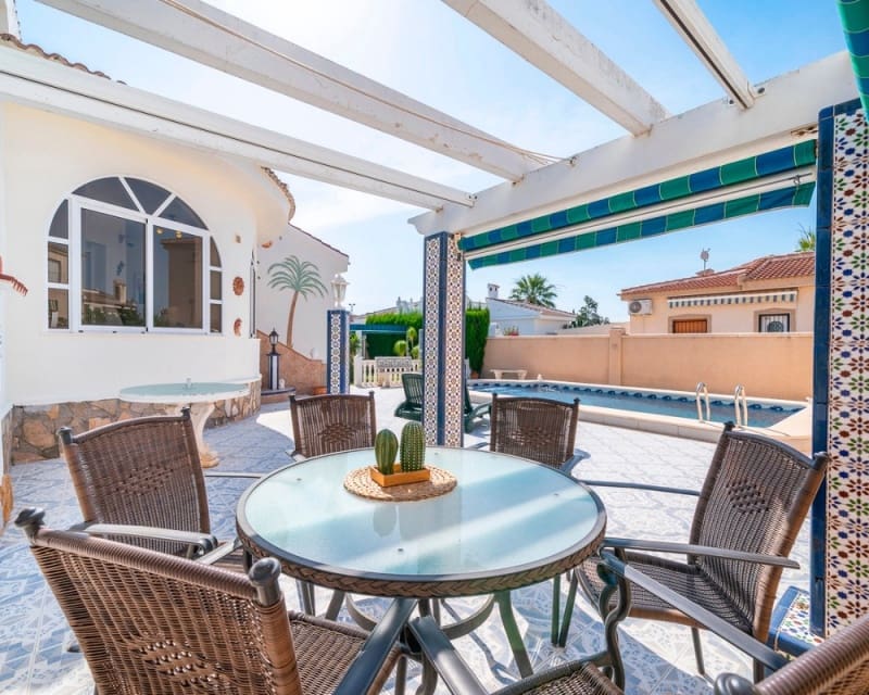 3 makuuhuone Huvila myytävänä paikassa Ciudad Quesada - 399 000 € (Ref: 9895480)
