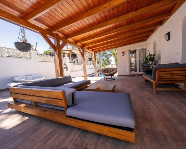 5 soverom Villa til salgs i Pilar de la Horadada ciudad, Pilar de la Horadada - € 499 000 (Ref: 9895481)