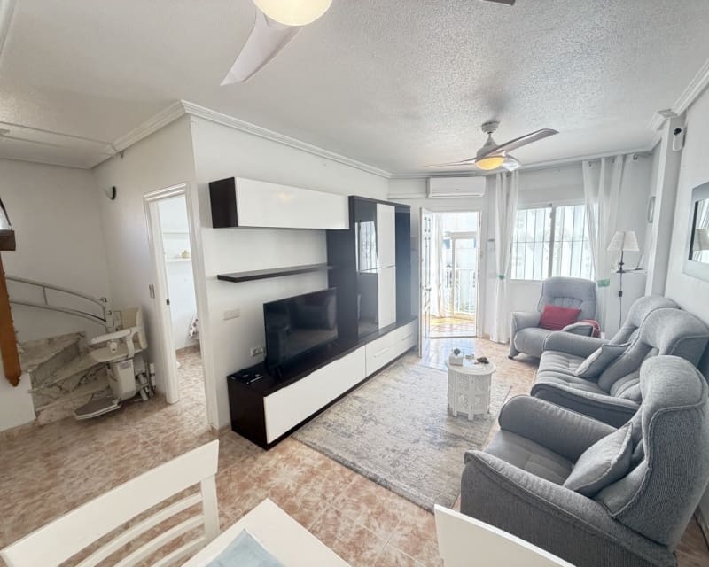 Apartamento de 3 habitaciones en La Zenia en venta con piscina - 188.500 € (Ref: 9895482)