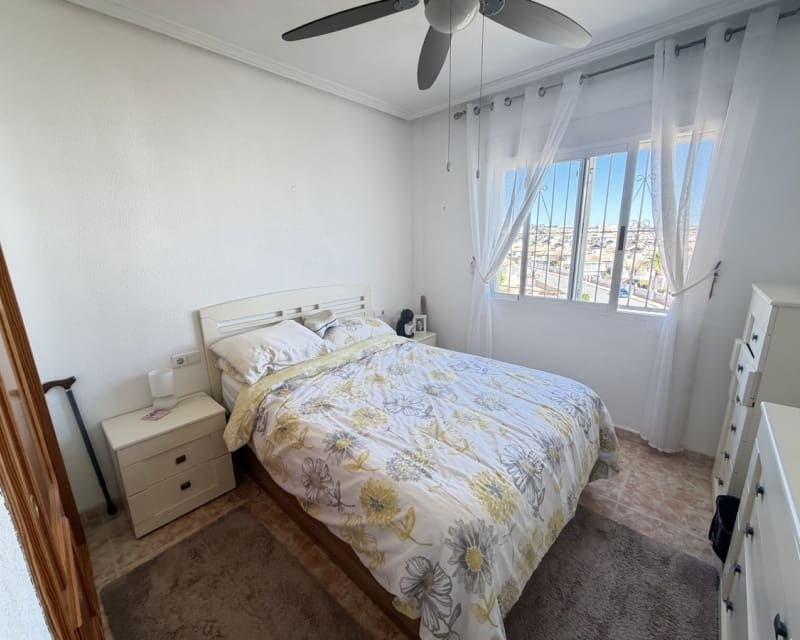 Apartamento de 3 habitaciones en La Zenia en venta con piscina - 188.500 € (Ref: 9895482)